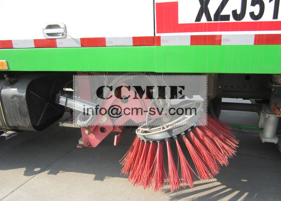 China Straßen-Kehrmaschine-LKW-spezielle Fahrzeuge der Reinigungs-7000L waschende für Flughafen/Hall usine